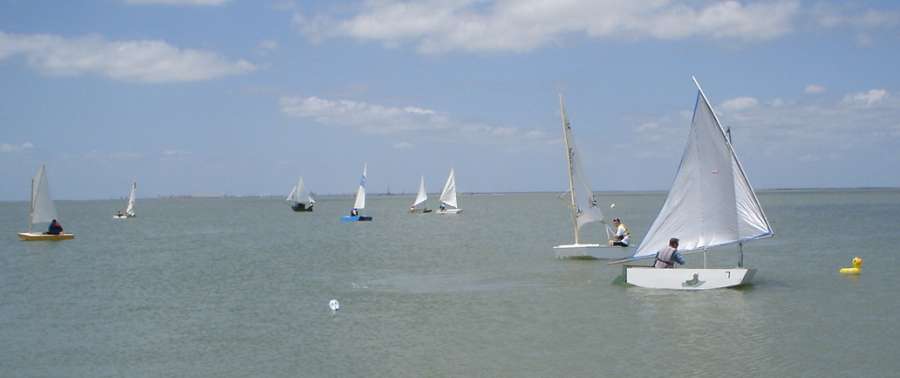 conventional sailboat buoy course